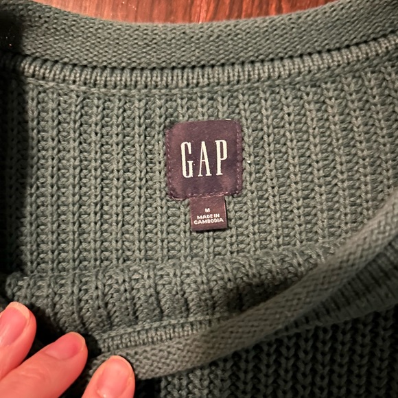 Gap size medium shaker knit style sweater - Picture 2 of 2
